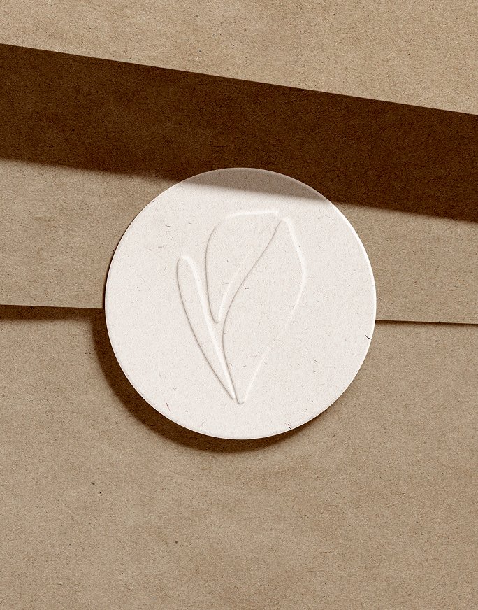 Embossed logo on white circle on enveloppe